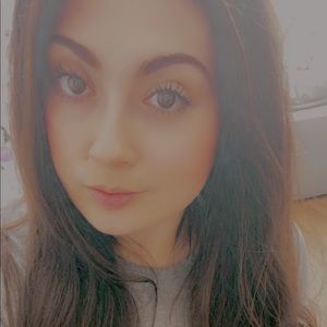 Meet your Posher, Cassandra